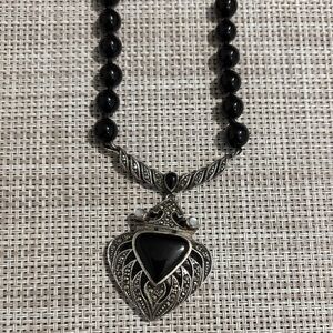 Elegant Black and Silver Pendant Necklace